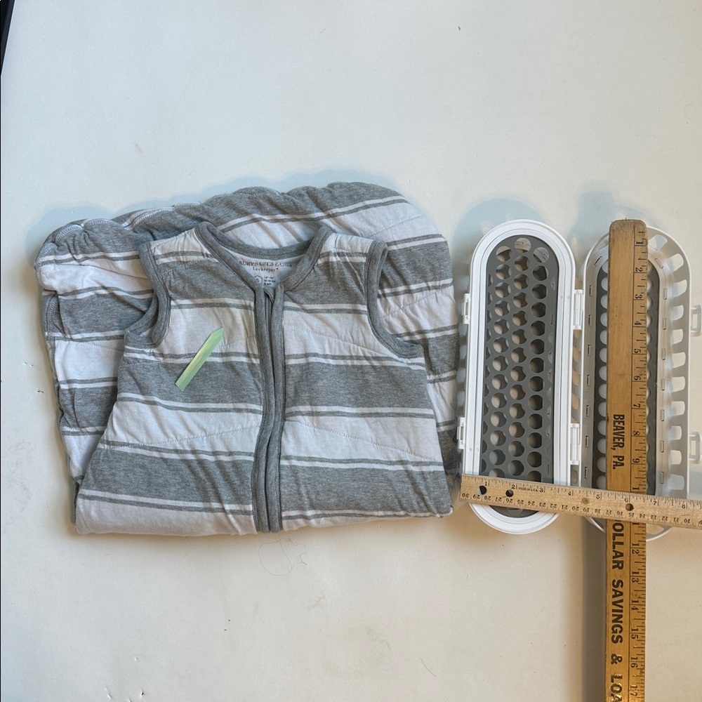 Burt’s Bee sleep sack -S & sterilizing case NWOT - Picture 9 of 16